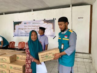Sambut Idul Fitri, LAZNAS WIZ dan Yayasan Kalla Salurkan 100 Paket Sembako di Mamuju Tengah