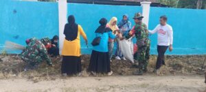 Wujud Kemanunggalan, Serma Kamaruddin Bersama Warga Desa Passeno Gelar Karya Bakti Bersama
