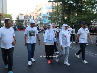 Dekranasda dan TP PKK Sidrap Semarakkan Jalan Sehat Anti Mager di Makassar
